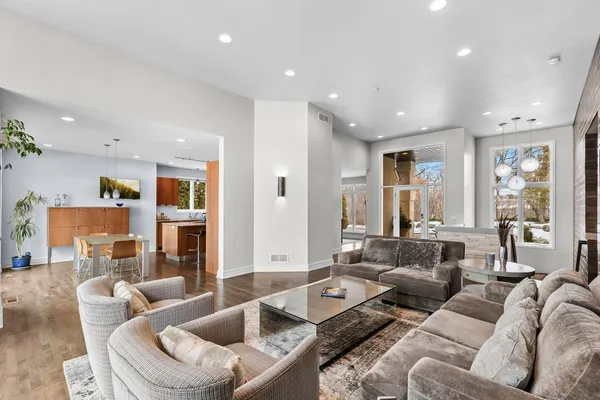 $2,730,000 | 21150 Excelsior Boulevard, Excelsior, MN 55331