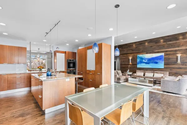 $2,730,000 | 21150 Excelsior Boulevard, Excelsior, MN 55331