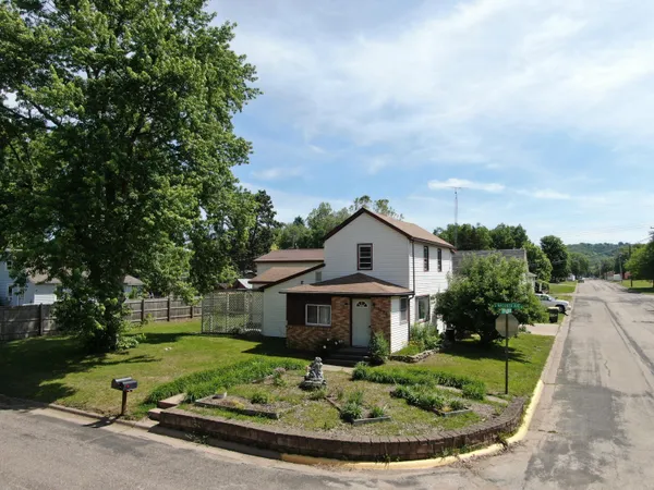 $230,000 | 1222 South Wacouta Avenue, Prairie du Chien, WI 53821