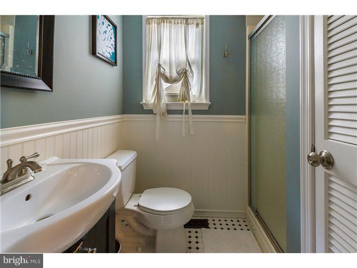 208 Farmington Road Delran, NJ 08075 - Photo 14 of 21 Bathroom