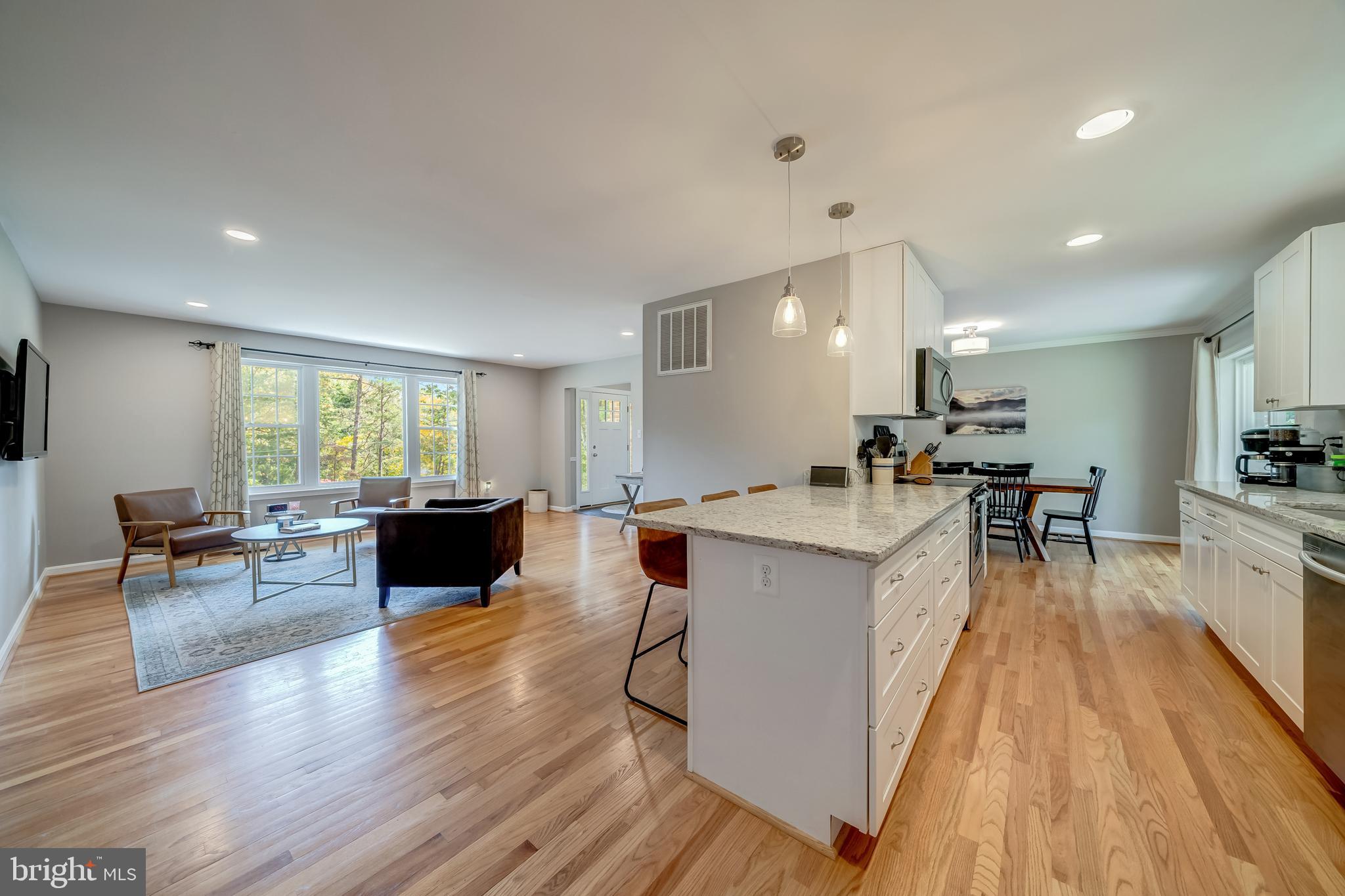 7026 Kelly Road Warrenton, VA 20187 - Photo 10 of 36 Kitchen countertop seating