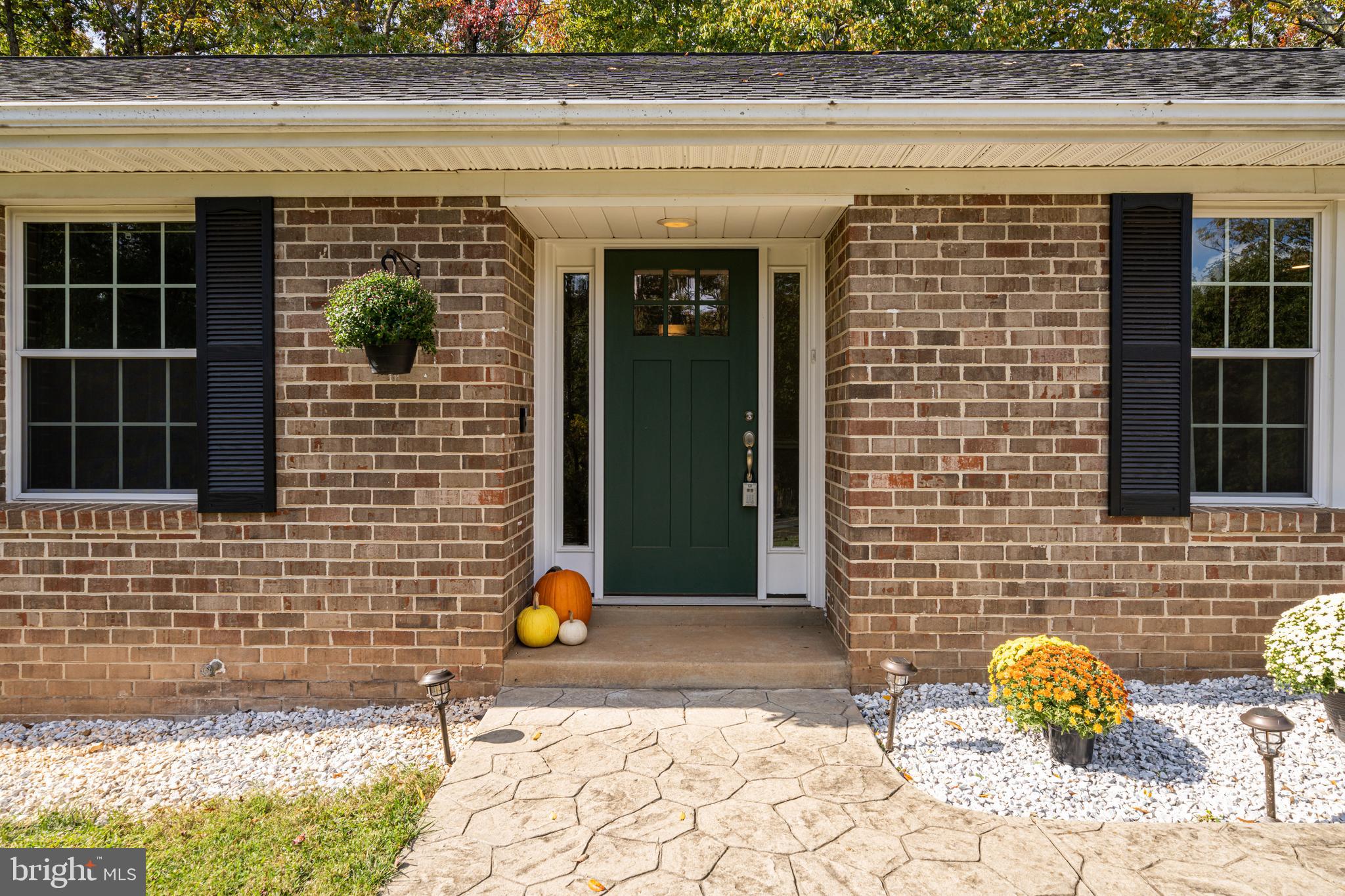 7026 Kelly Road Warrenton, VA 20187 - Photo 3 of 36 Attractive brick exterior
