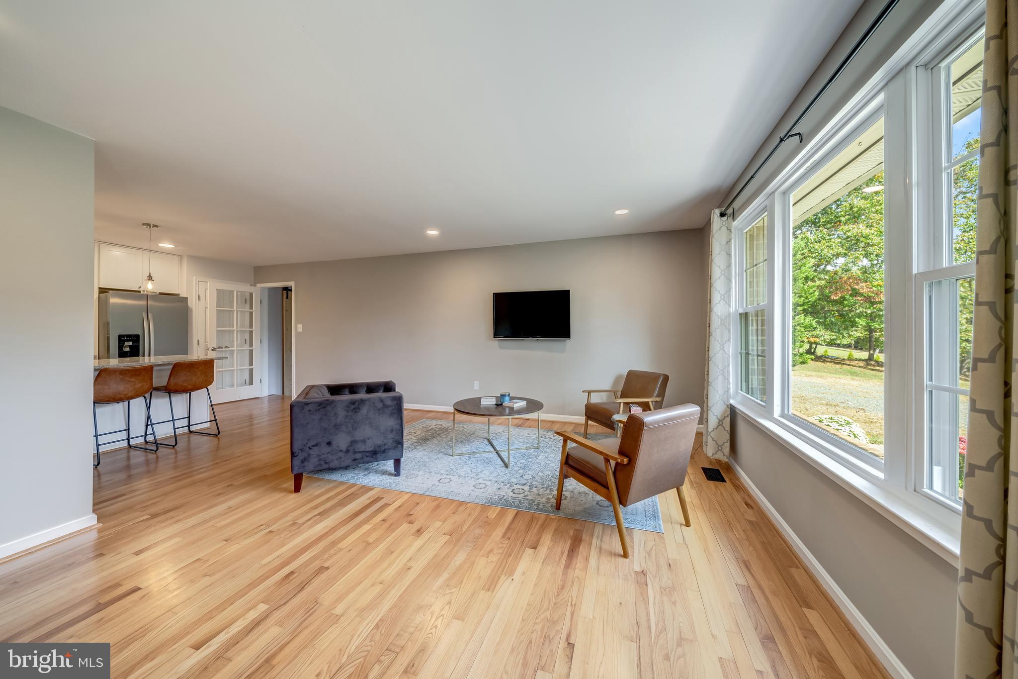 7026 Kelly Road Warrenton, VA 20187 - Photo 8 of 36 Bright living room