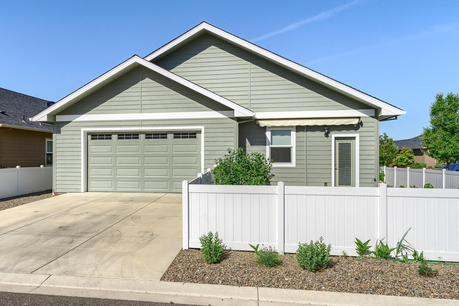 1405 North Haskell Street Central Point, OR 97502 - Photo 27 of 37 31-Rear Load Garage