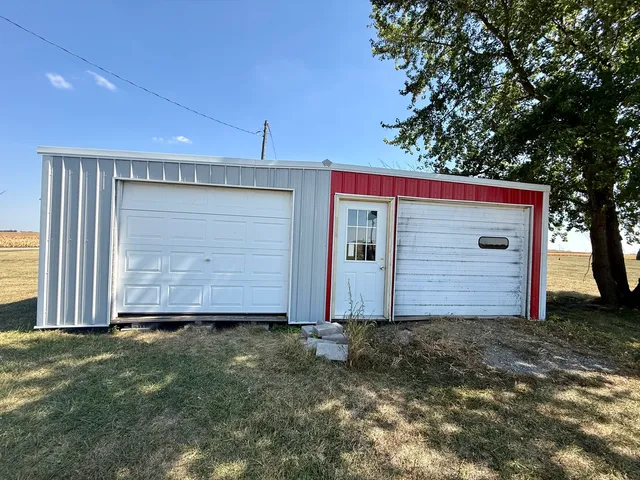 a view of a house with backyard and bathroom