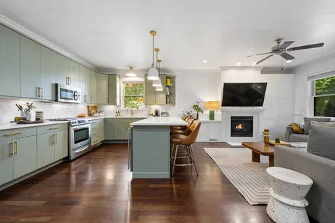 $825,000 | 2219 North Campbell Avenue, Unit 1N, Chicago, IL 60647
