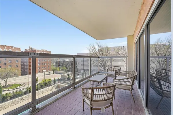 $510,000 | 121 West 48th Street, Unit 202, Kansas City, MO 64112