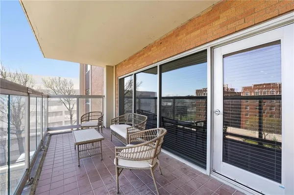 $510,000 | 121 West 48th Street, Unit 202, Kansas City, MO 64112