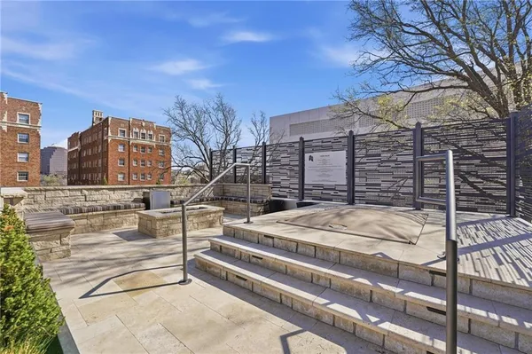 $510,000 | 121 West 48th Street, Unit 202, Kansas City, MO 64112