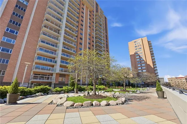 $510,000 | 121 West 48th Street, Unit 202, Kansas City, MO 64112