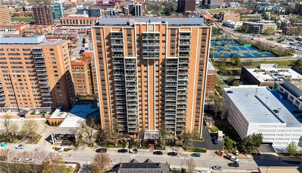 $510,000 | 121 West 48th Street, Unit 202, Kansas City, MO 64112