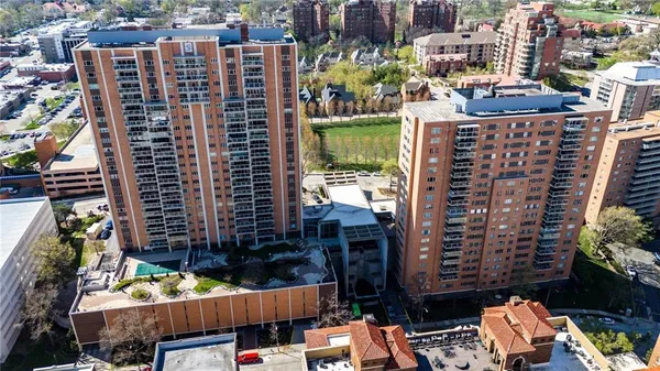 $510,000 | 121 West 48th Street, Unit 202, Kansas City, MO 64112