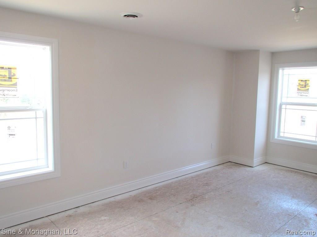 9663 Ellis Road Clarkston, MI 48348 - Photo 19 of 35 Oversized rear bedroom with walk in closet