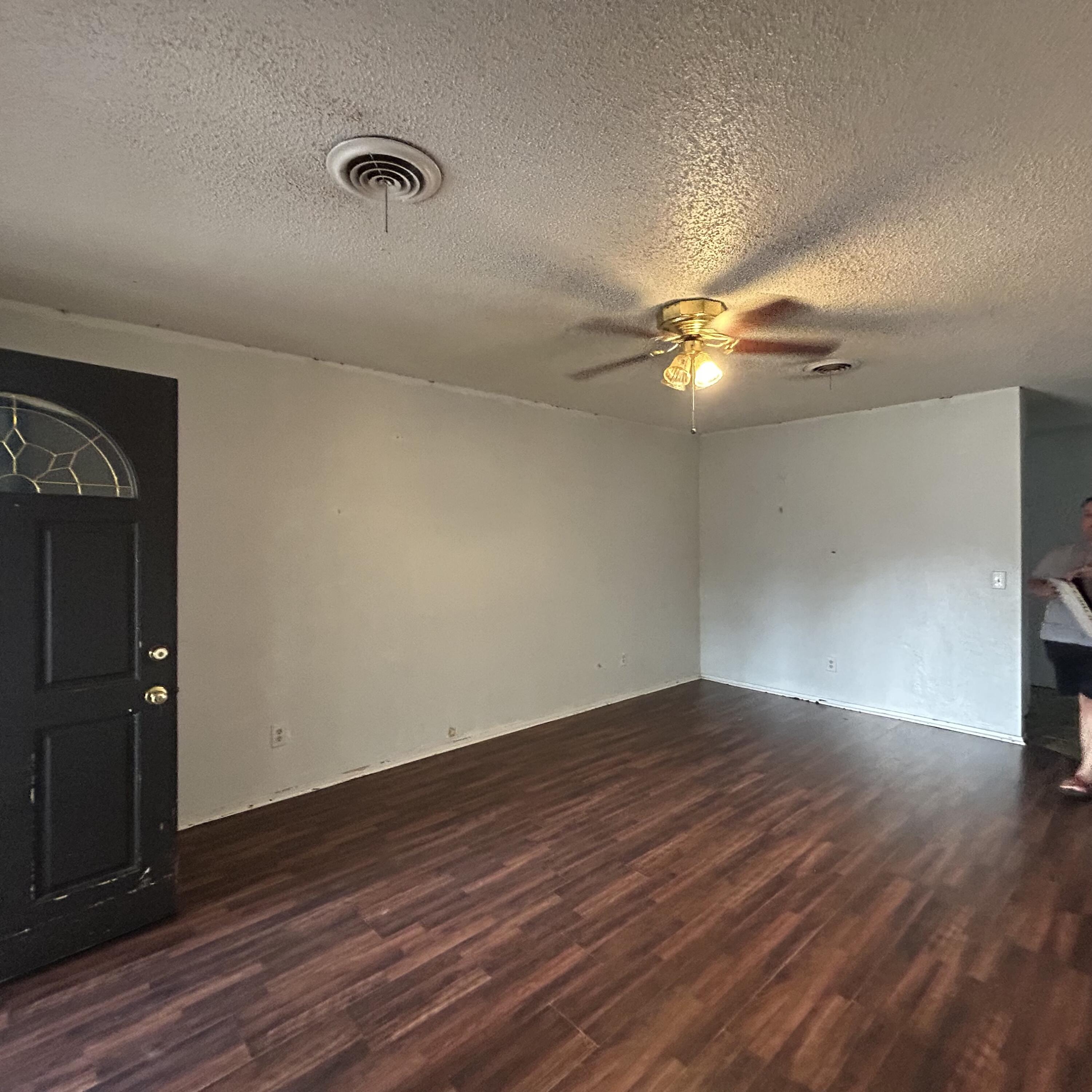 407 South Collins Avenue Tulia, TX 79088 - Photo 5 of 19 IMG_4787