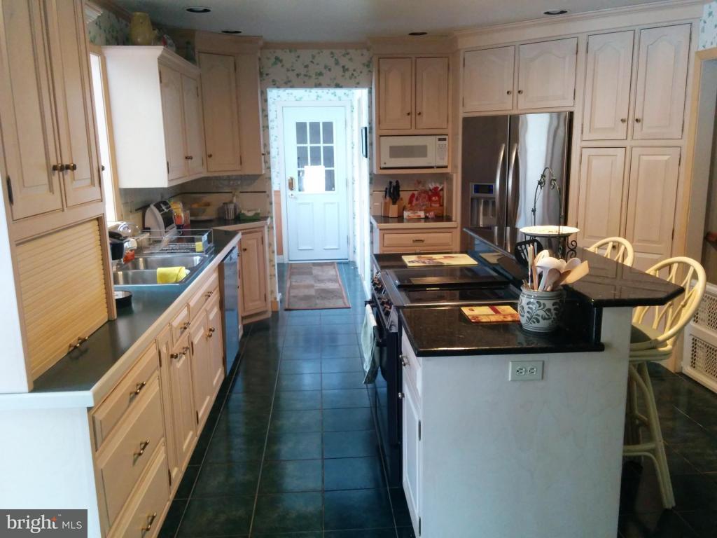 2106 Landis Valley Road Lancaster, PA 17601 - Photo 8 of 53