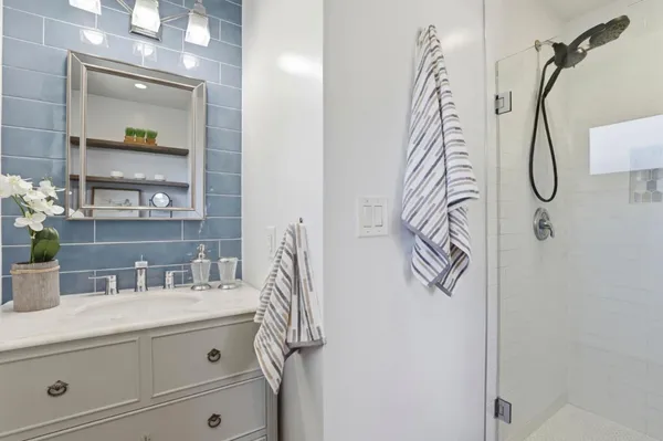 a view of a yard in front of house