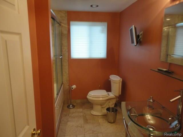 21360 Andover Road Southfield, MI 48076 - Photo 20 of 23 DSC03652.jpg
