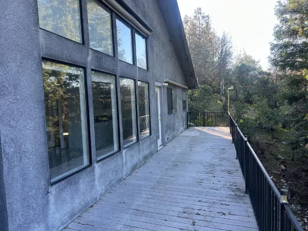 $513,000 | 582 River Oaks Drive, Redding, CA 96001