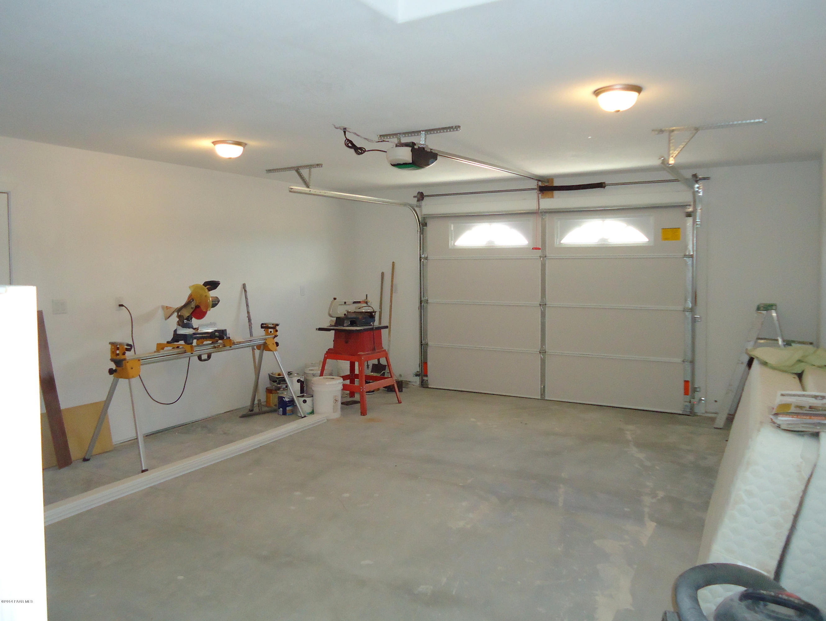 1889 West Deadwood Ranch Road Paulden, AZ 86334 - Photo 16 of 24 Attached Garage