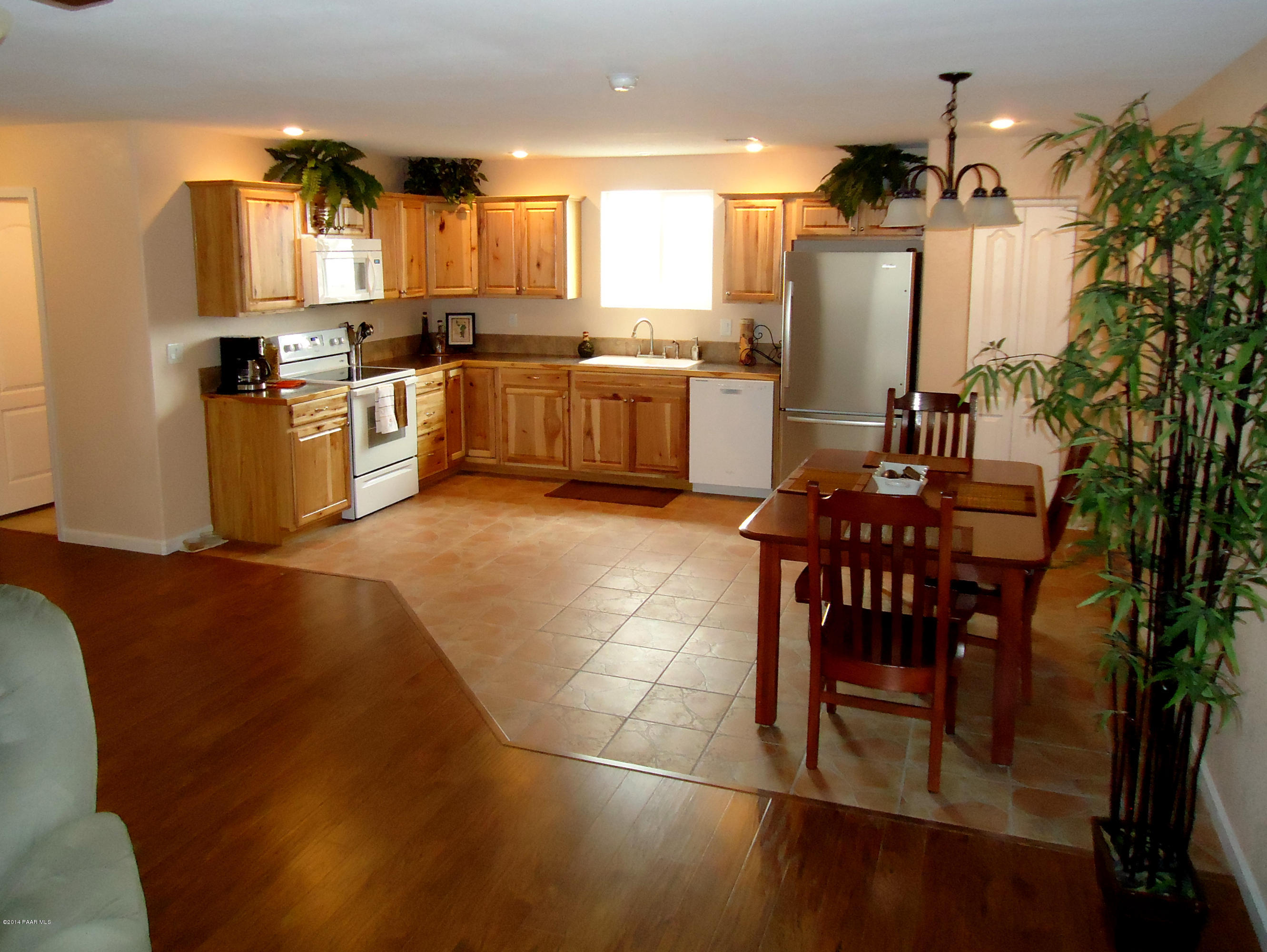 Kitchen & Dining