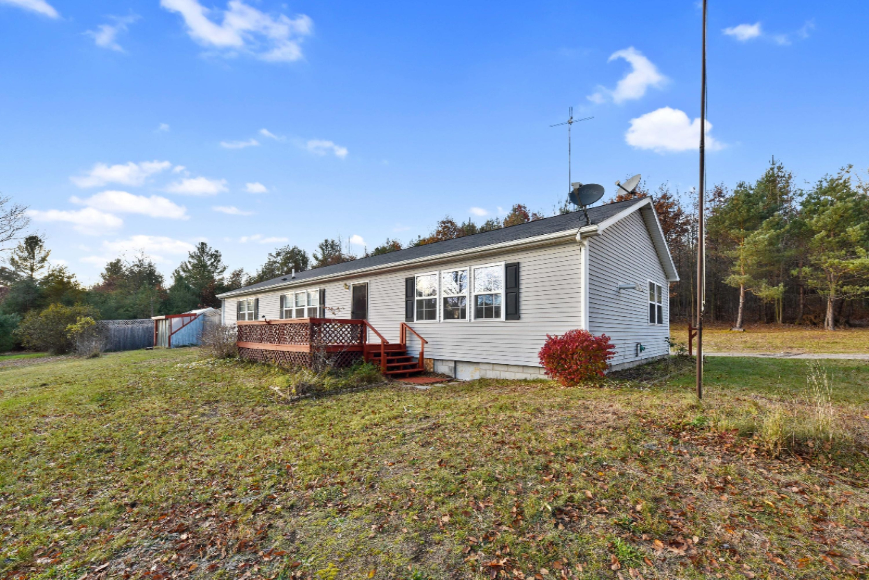13210 Maple Ridge Lane Leroy, MI 49655 - Photo 3 of 36 DSC_4913