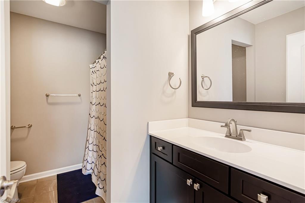 188 Laurel Ridge Lane Lexington, NC 27295 - Photo 15 of 29 Bedroom 2's attached full bath
