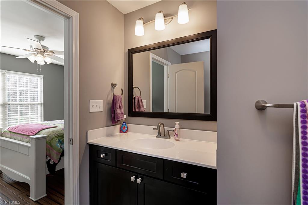 188 Laurel Ridge Lane Lexington, NC 27295 - Photo 18 of 29 Bedroom 3's attached full bath
