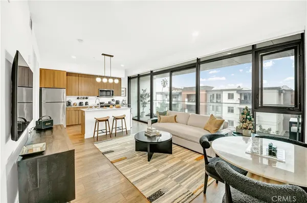 $898,000 | 709 East Walnut Street, Unit 415, Pasadena, CA 91101
