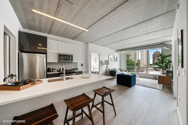 734 West Sheridan Road, Unit 1013 Chicago, IL 60613 - Photo 2 of 17