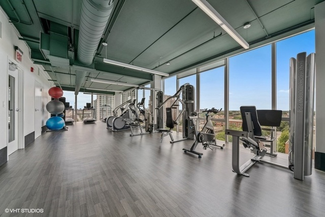 734 West Sheridan Road, Unit 1013 Chicago, IL 60613 - Photo 14 of 17