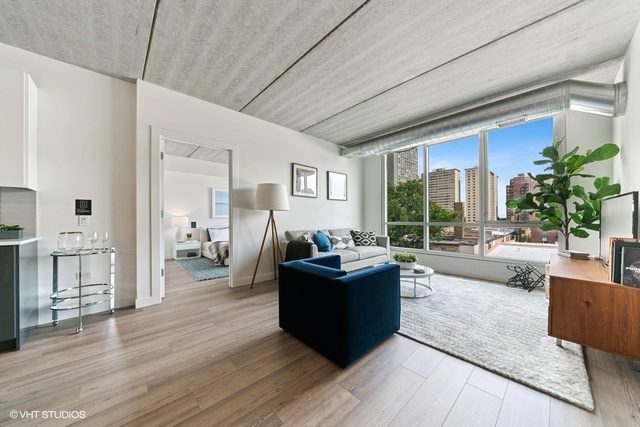 734 West Sheridan Road, Unit 1013 Chicago, IL 60613 - Photo 3 of 17