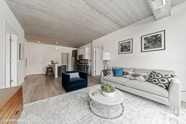 734 West Sheridan Road, Unit 1013 Chicago, IL 60613 - Photo 4 of 17