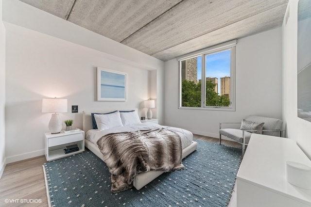 734 West Sheridan Road, Unit 1013 Chicago, IL 60613 - Photo 6 of 17