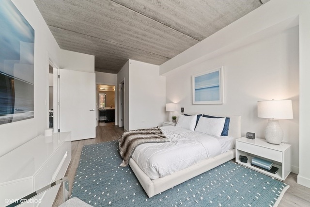 734 West Sheridan Road, Unit 1013 Chicago, IL 60613 - Photo 7 of 17