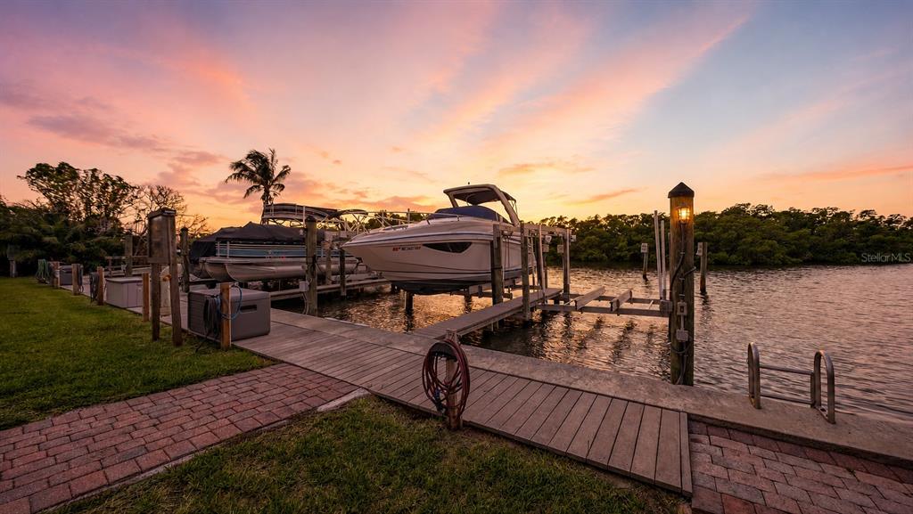 1630 Assisi Drive, Unit 18 Sarasota, FL 34231 - Photo 40 of 42