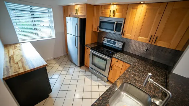 $2,400 | 1001 Southeast 6th Avenue, Unit D118, Deerfield Beach, FL 33441