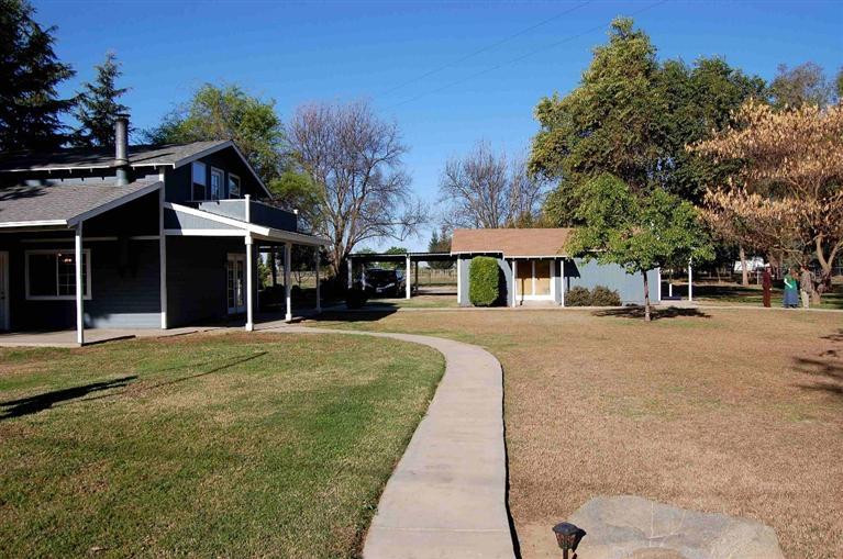 70 South Rainbow Route Sanger, CA 93657 - Photo 3 of 22 Gallery Image 3