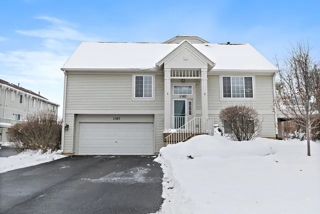 $299,999 | 1387 New Haven Drive, Cary, IL 60013