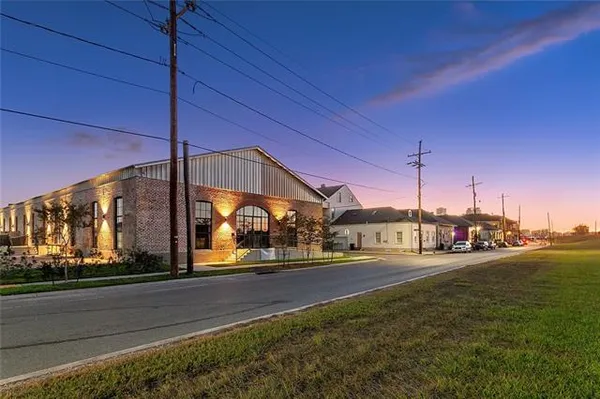 $2,500 | 801 Patterson Road, Unit 102, New Orleans, LA 70114