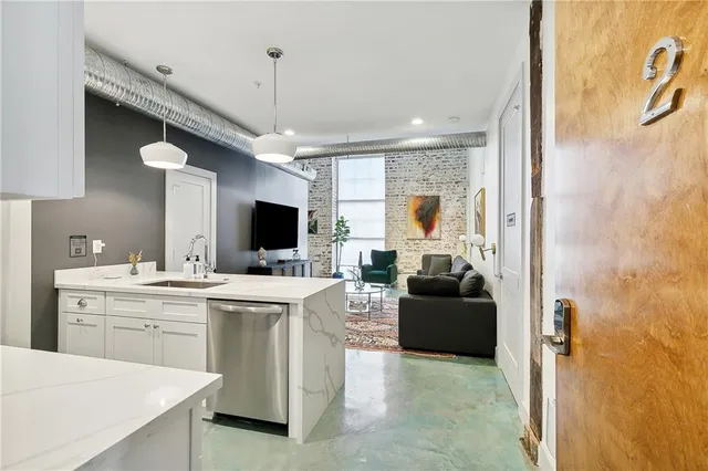 $2,650 | 801 Patterson Road, Unit 102, New Orleans, LA 70114