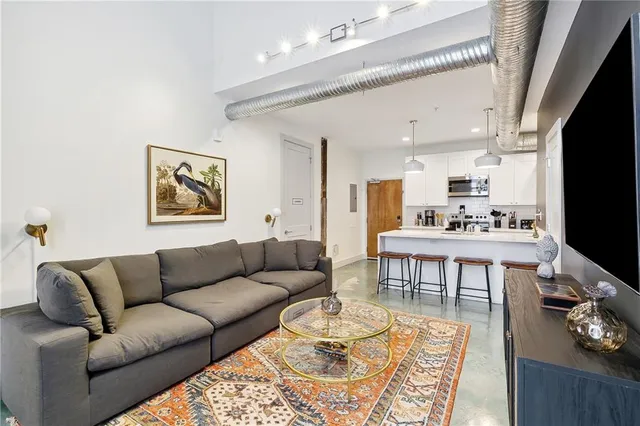 $2,650 | 801 Patterson Road, Unit 102, New Orleans, LA 70114