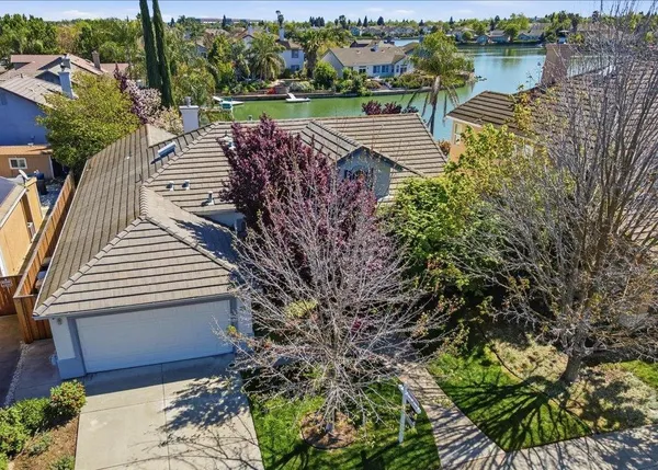 an aerial view of a houses with a lake view