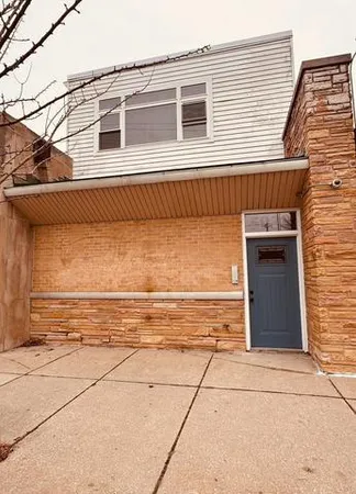 $2,000 | 5938 West Montrose Avenue, Unit 2, Chicago, IL 60634
