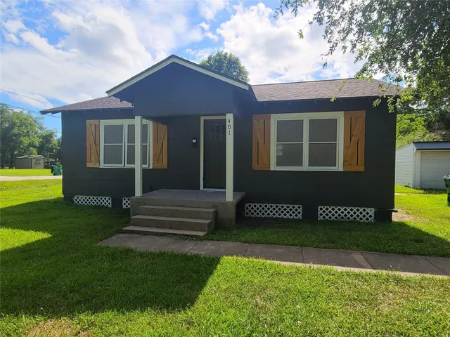 $1,275 | 401 North Tinsley Street, Angleton, TX 77515