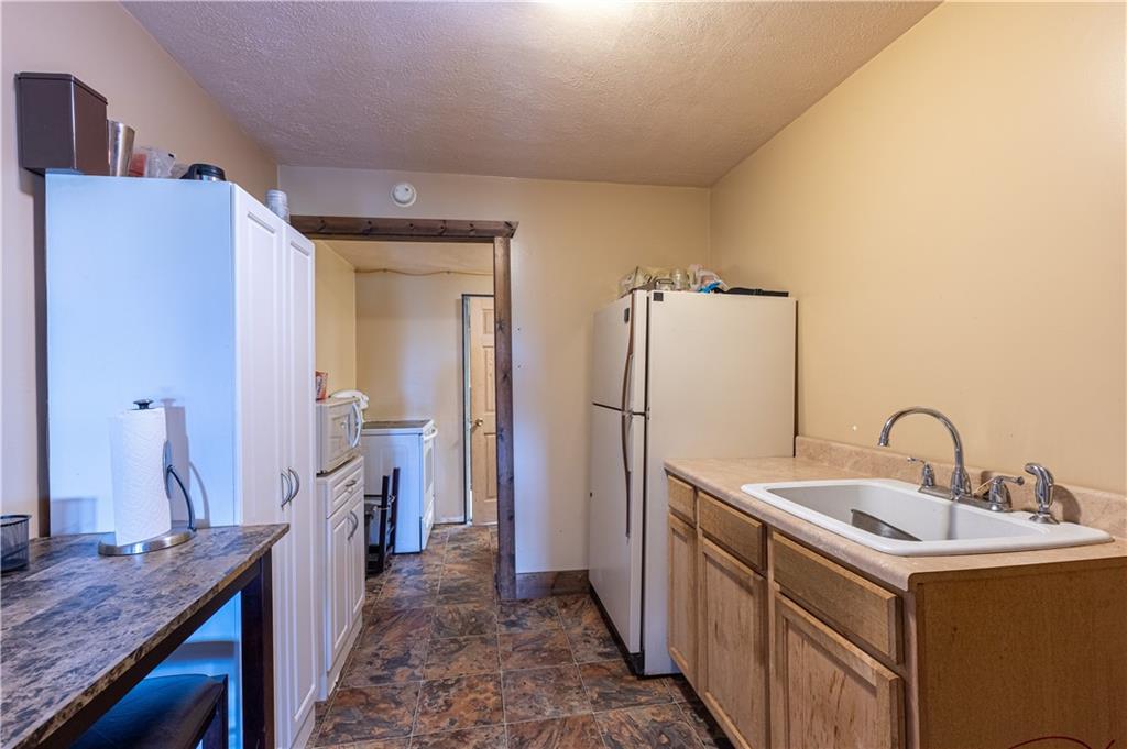 411 Old Hickory Ridge Road Washington, PA 15301 - Photo 8 of 25 Gallery Image 8