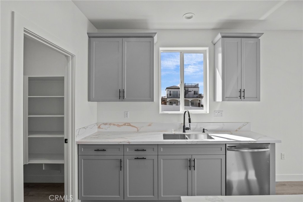 16765 La Bella Villa Riverside, CA 92503 - Photo 8 of 27 a bathroom with a sink and a window