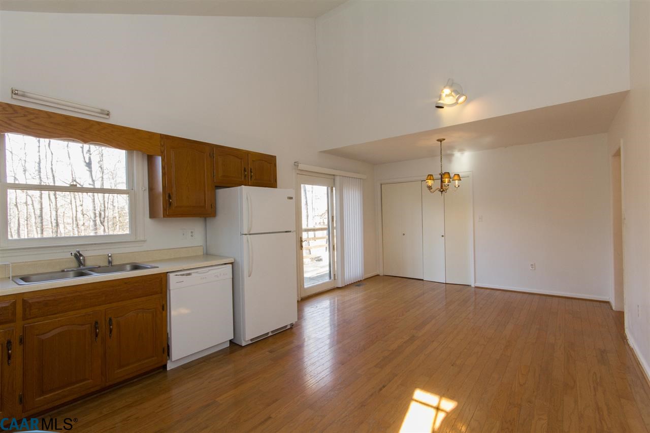 24 Hardwood Road Palmyra, VA 22963 - Photo 8 of 23 Dining Area w/Hardwoods and Walk-Out to Large Back Deck - Laundry Hook-ups In Pantry There