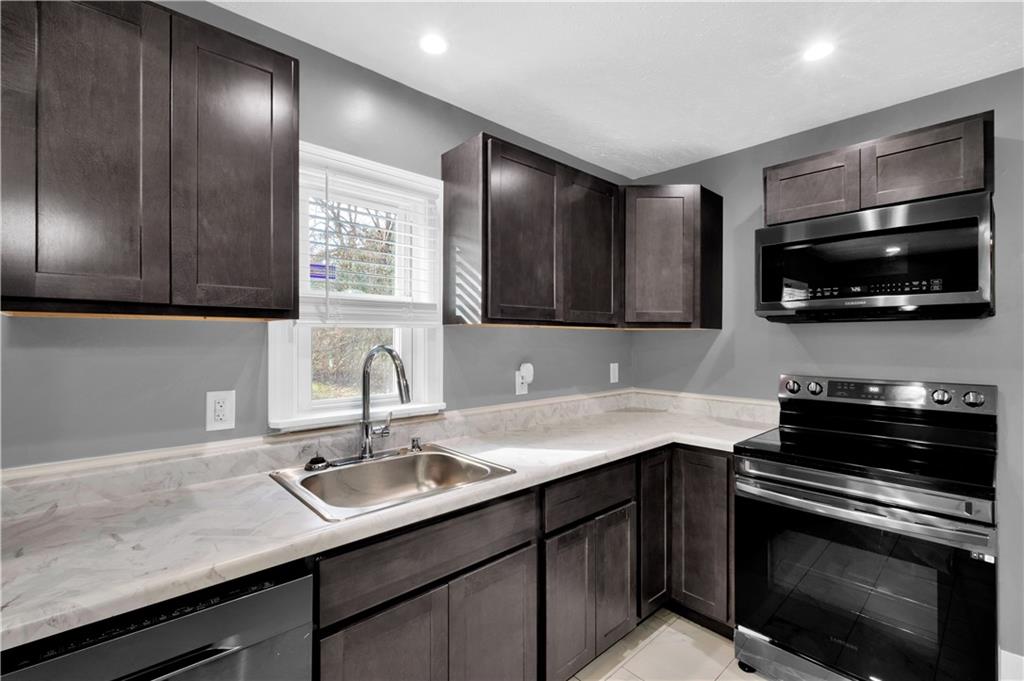 8255 Aber Road Verona, PA 15147 - Photo 7 of 16 Gallery Image 7