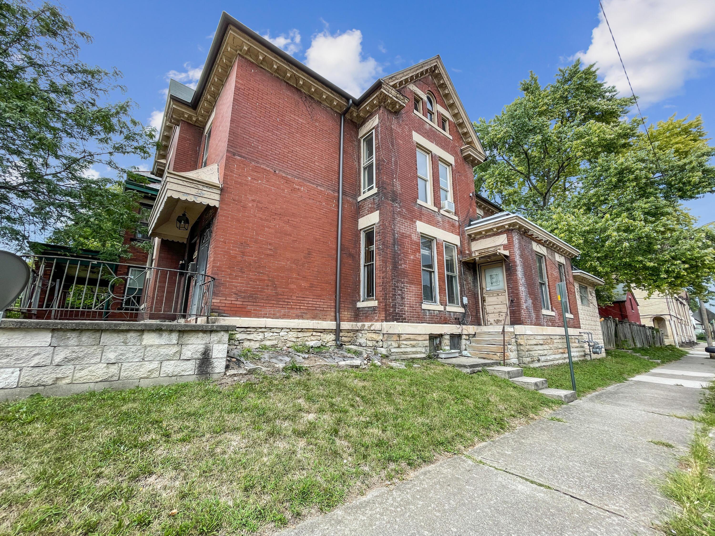 1462 Bryden Road Columbus, OH 43205 - Photo 3 of 53 7F9BE846-9050-4E60-9B92-FB24C8689BA6