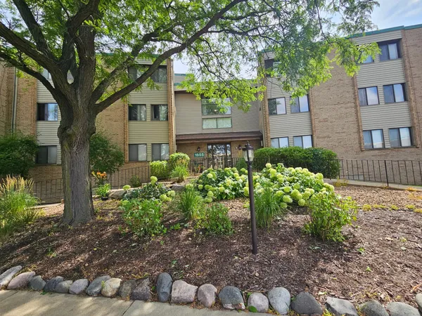 $174,900 | 1855 Silver Bell Road, Unit 314, Eagan, MN 55122
